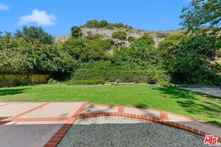 30601 Sicomoro Drive, Malibu, California 90265