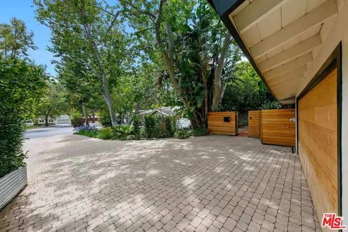 30601 Sicomoro Drive, Malibu, California 90265