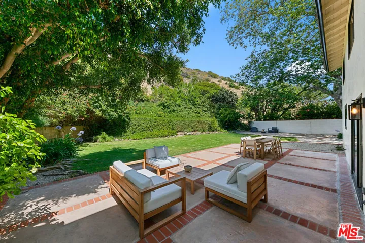 30601 Sicomoro Drive, Malibu, California 90265