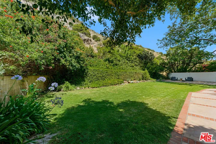 30601 Sicomoro Drive, Malibu, California 90265