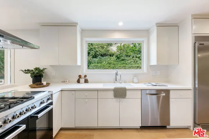 30601 Sicomoro Drive, Malibu, California 90265