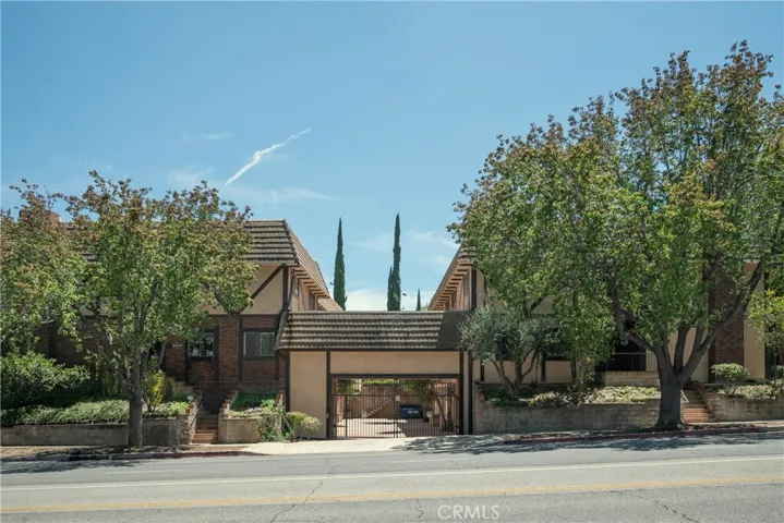 24420 Victory, West Hills, California 91367