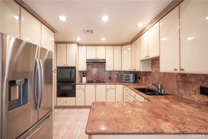 24420 Victory, West Hills, California 91367