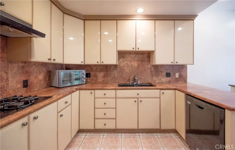 24420 Victory, West Hills, California 91367