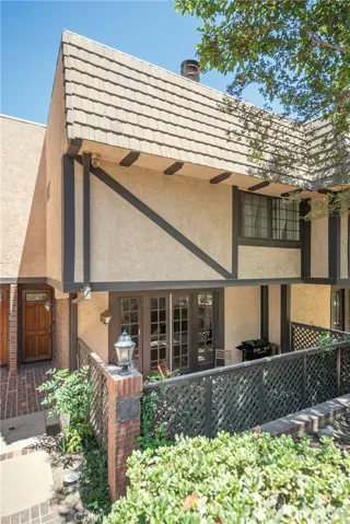 24420 Victory, West Hills, California 91367