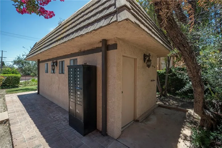 24420 Victory, West Hills, California 91367