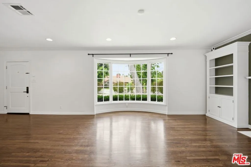 4954 Mammoth Avenue, Sherman Oaks, California 91423 — photo 4