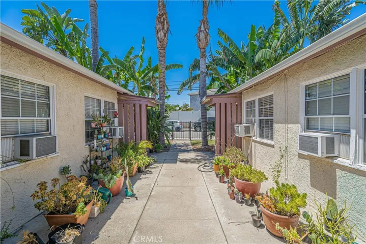 210 W Spazier, Burbank, California 91502