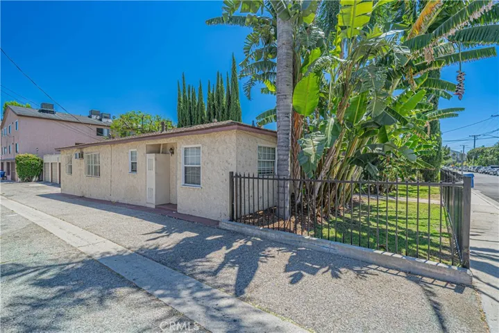 210 W Spazier, Burbank, California 91502