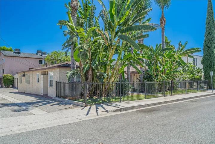 210 W Spazier, Burbank, California 91502
