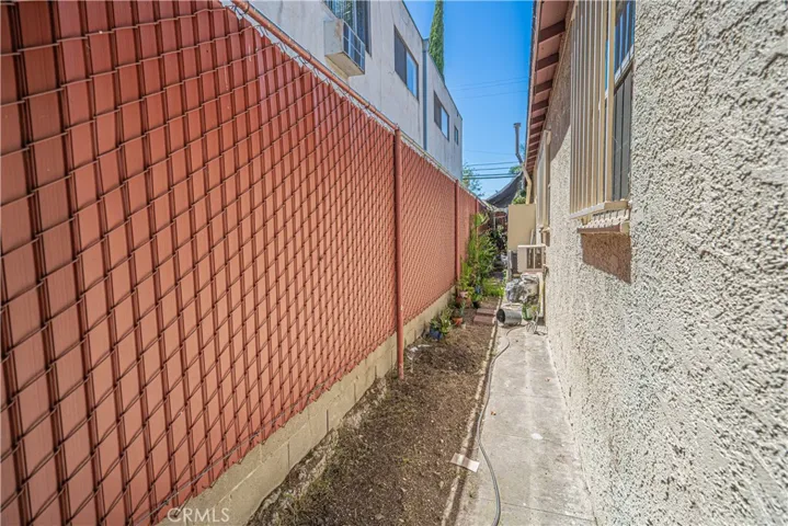 210 W Spazier, Burbank, California 91502