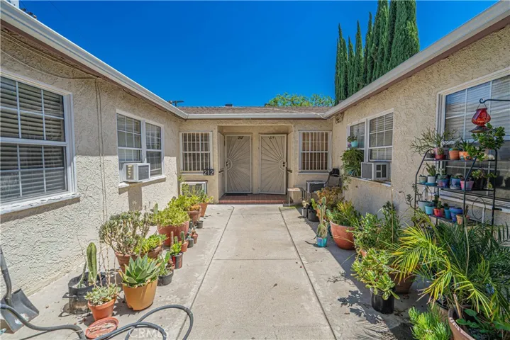 210 W Spazier, Burbank, California 91502
