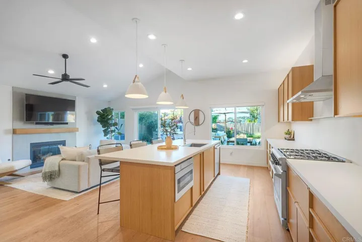 11818 Avenida Sivrita, San Diego, California 92128