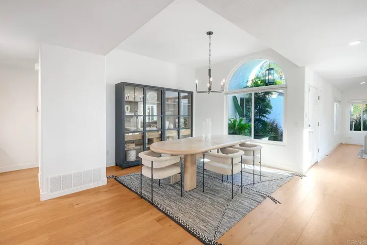 11818 Avenida Sivrita, San Diego, California 92128