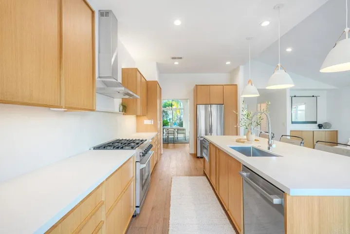 11818 Avenida Sivrita, San Diego, California 92128