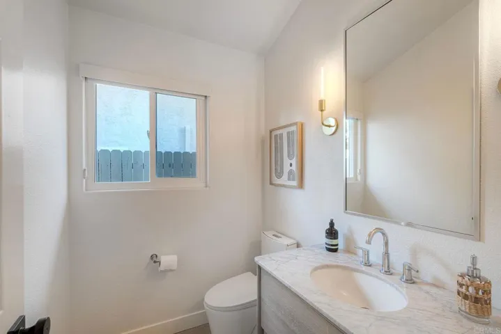 11818 Avenida Sivrita, San Diego, California 92128