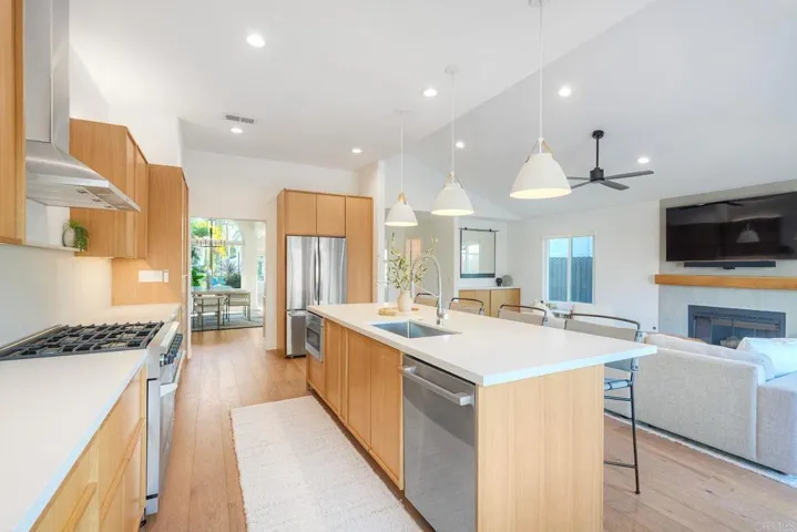 11818 Avenida Sivrita, San Diego, California 92128