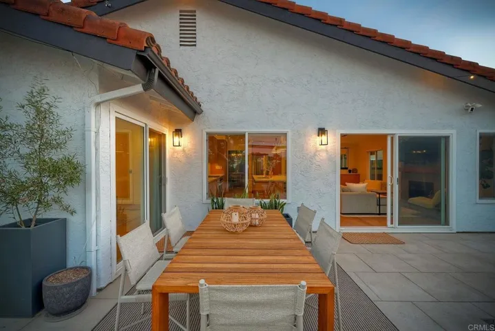 11818 Avenida Sivrita, San Diego, California 92128
