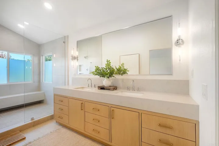 11818 Avenida Sivrita, San Diego, California 92128