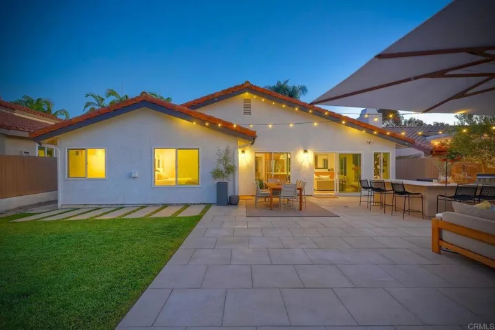11818 Avenida Sivrita, San Diego, California 92128