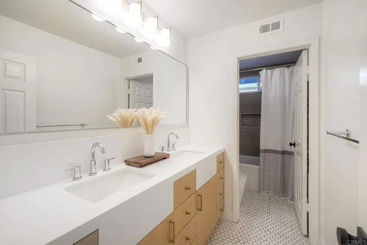 11818 Avenida Sivrita, San Diego, California 92128