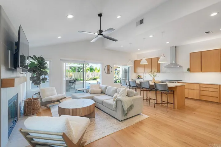 11818 Avenida Sivrita, San Diego, California 92128