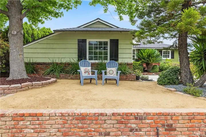 8407 Broadacre Drive, Sun Valley, California 91352