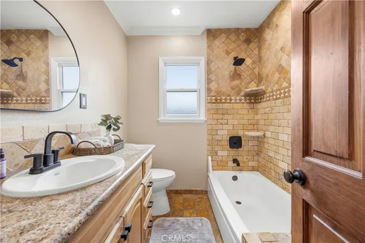 Bathroom 2 in Hallway between bedrooms