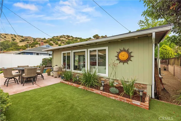 8407 Broadacre Drive, Sun Valley, California 91352