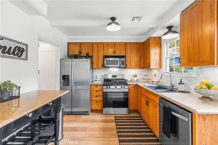 8407 Broadacre Drive, Sun Valley, California 91352