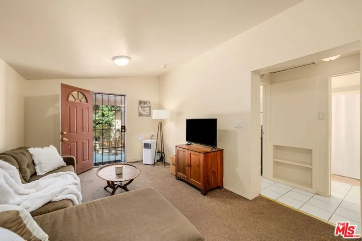6041 Cleon Avenue, North Hollywood, California 91606