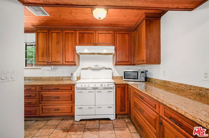 6041 Cleon Avenue, North Hollywood, California 91606