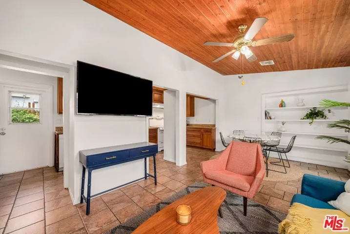 6041 Cleon Avenue, North Hollywood, California 91606