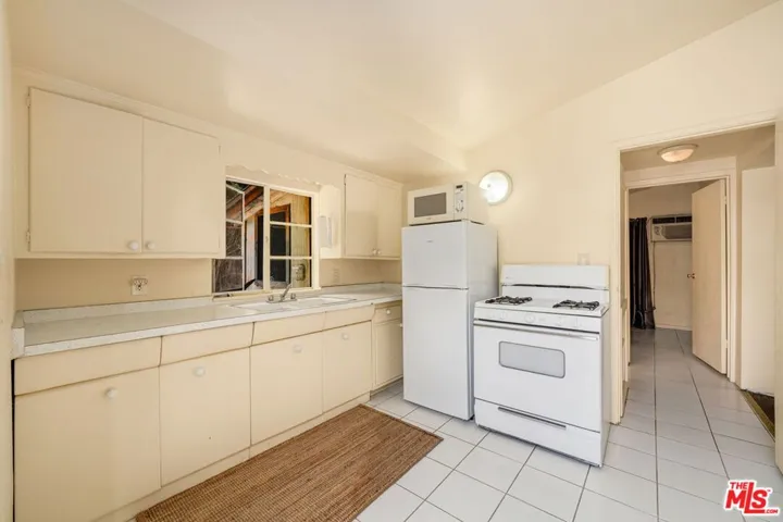 6041 Cleon Avenue, North Hollywood, California 91606