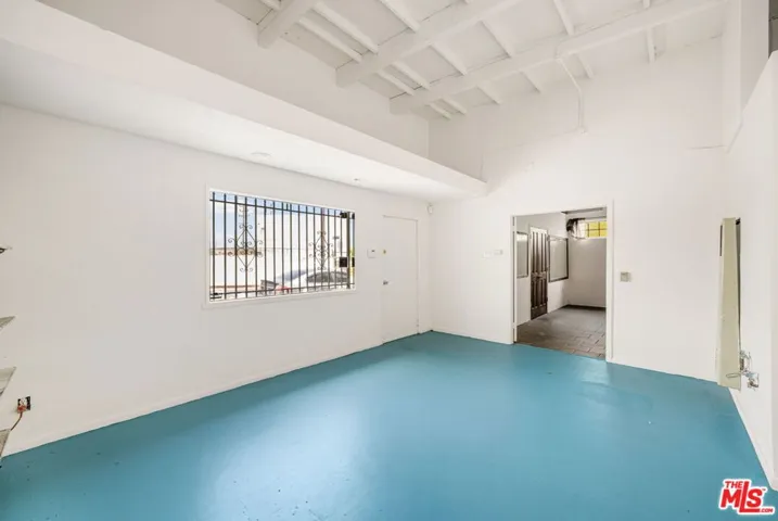 6041 Cleon Avenue, North Hollywood, California 91606