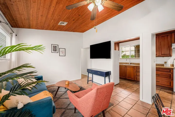 6041 Cleon Avenue, North Hollywood, California 91606