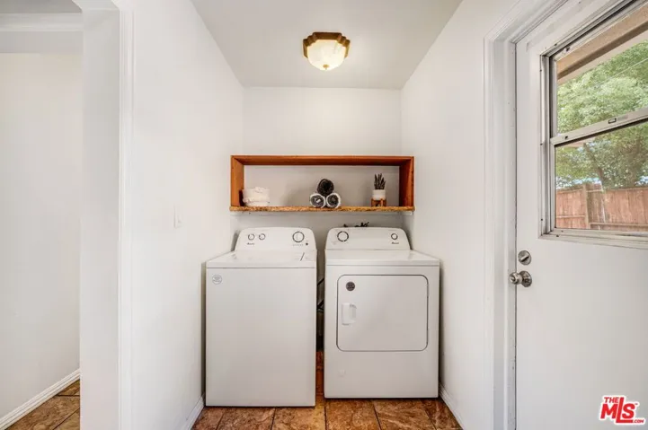 6041 Cleon Avenue, North Hollywood, California 91606