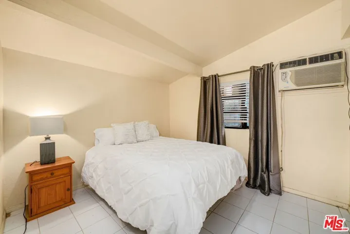 6041 Cleon Avenue, North Hollywood, California 91606