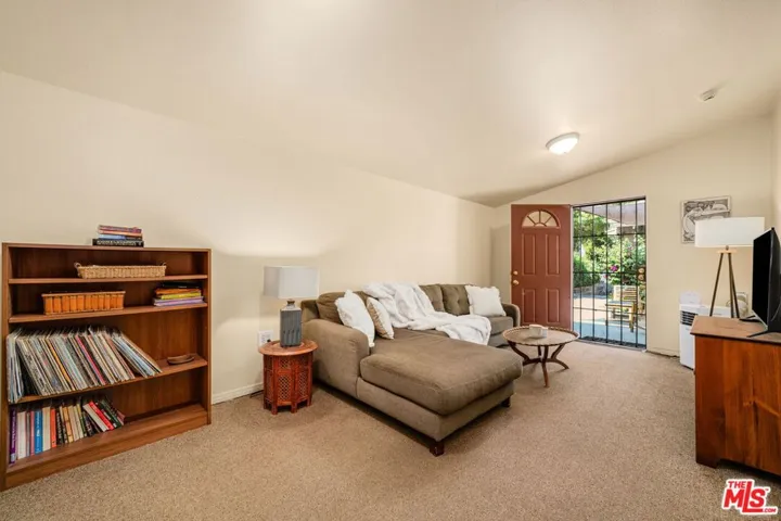 6041 Cleon Avenue, North Hollywood, California 91606