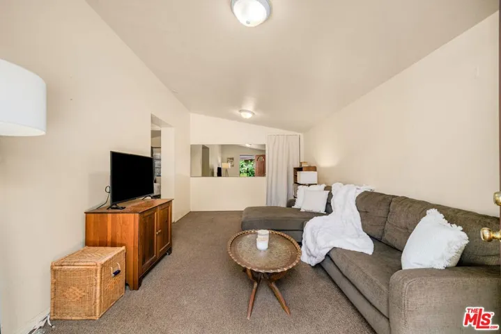 6041 Cleon Avenue, North Hollywood, California 91606