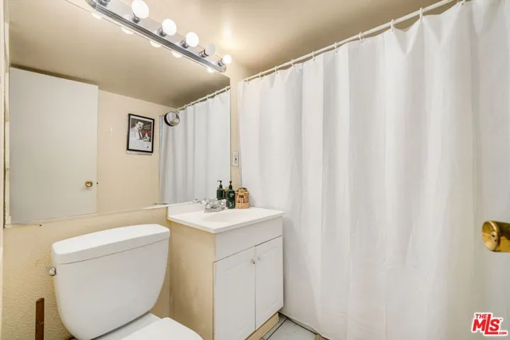 6041 Cleon Avenue, North Hollywood, California 91606