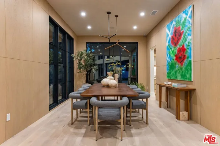 1749 Mandeville Lane, Los Angeles, California 90049