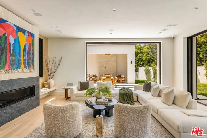 1749 Mandeville Lane, Los Angeles, California 90049