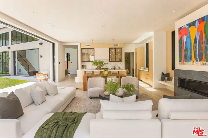 1749 Mandeville Lane, Los Angeles, California 90049