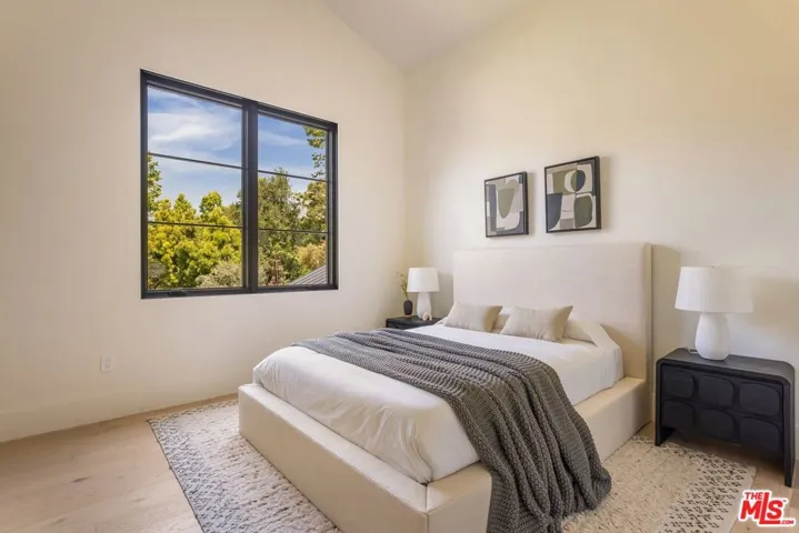 1749 Mandeville Lane, Los Angeles, California 90049