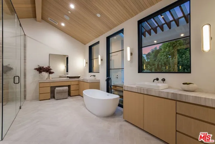1749 Mandeville Lane, Los Angeles, California 90049