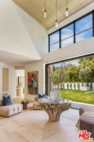 1749 Mandeville Lane, Los Angeles, California 90049