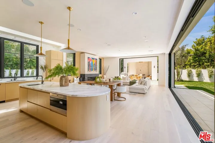 1749 Mandeville Lane, Los Angeles, California 90049