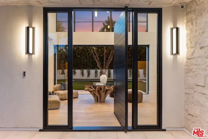 1749 Mandeville Lane, Los Angeles, California 90049
