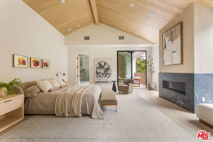 1749 Mandeville Lane, Los Angeles, California 90049